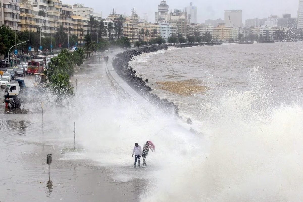 New DeLHI: आने वाला है चक्रवात तेज, मुंबई में होगा तबाही का मंजर, अरब सागर में आहट, IMD का अलर्ट जारी